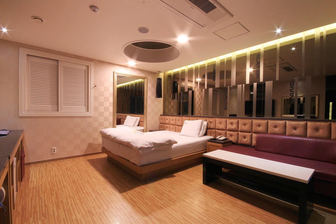 Khan Motel Tegu Kültér fotó